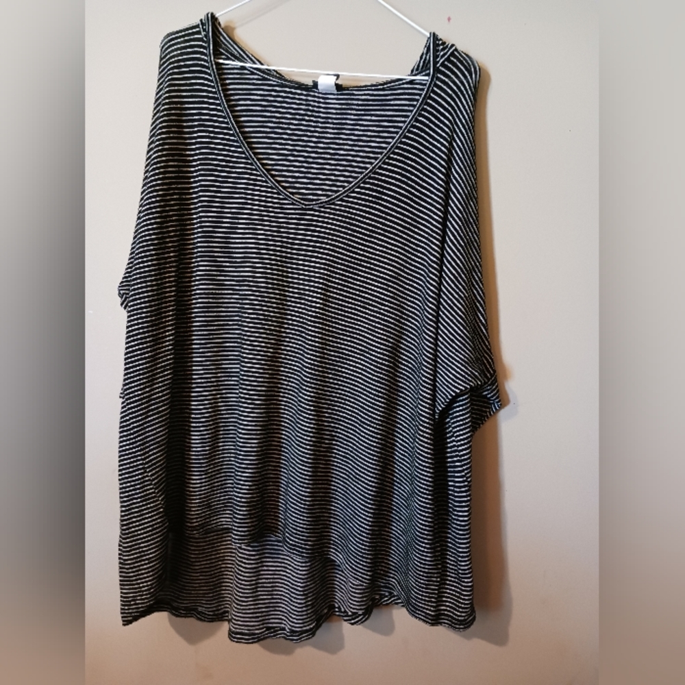 Torrid hooded t-shirt Size 2
